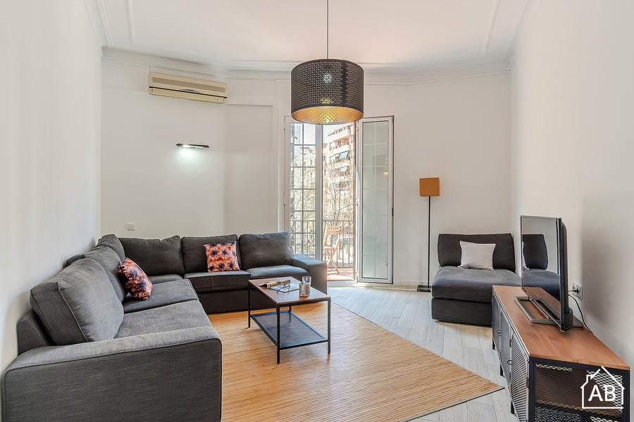 AB Calabria Apartment - Homely 3-Bedroom Apartment with Balcony in Central Barcelona - AB Apartment Barcelona