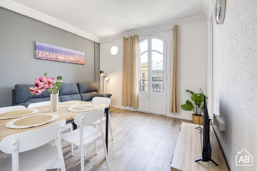 AB Marina Apartment V-I - Bright 3-Bedroom Apartment with Balcony Overlooking La Monumental - AB Apartment Barcelona