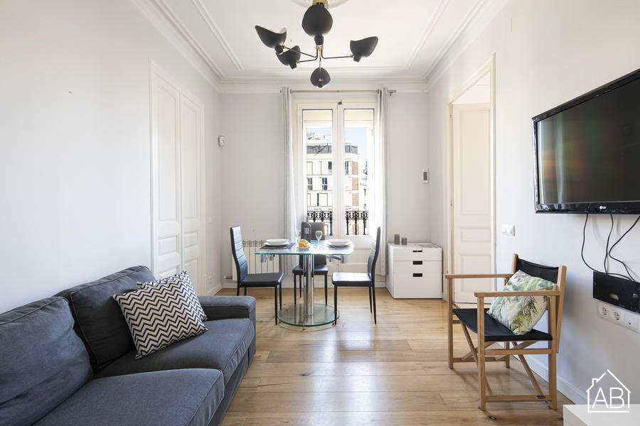 AB Arago Eixample - Chic and Stylish Three Bedroom Apartment with Natural Light and Balcony - AB Apartment Barcelona