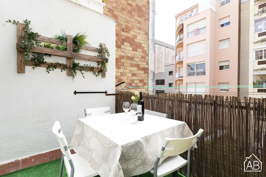 AB Gracia 5 bedroom apartment with balcony - شقة من 5 غرف نوم في حي Gràcia مع شرفةAB Apartment Barcelona - 