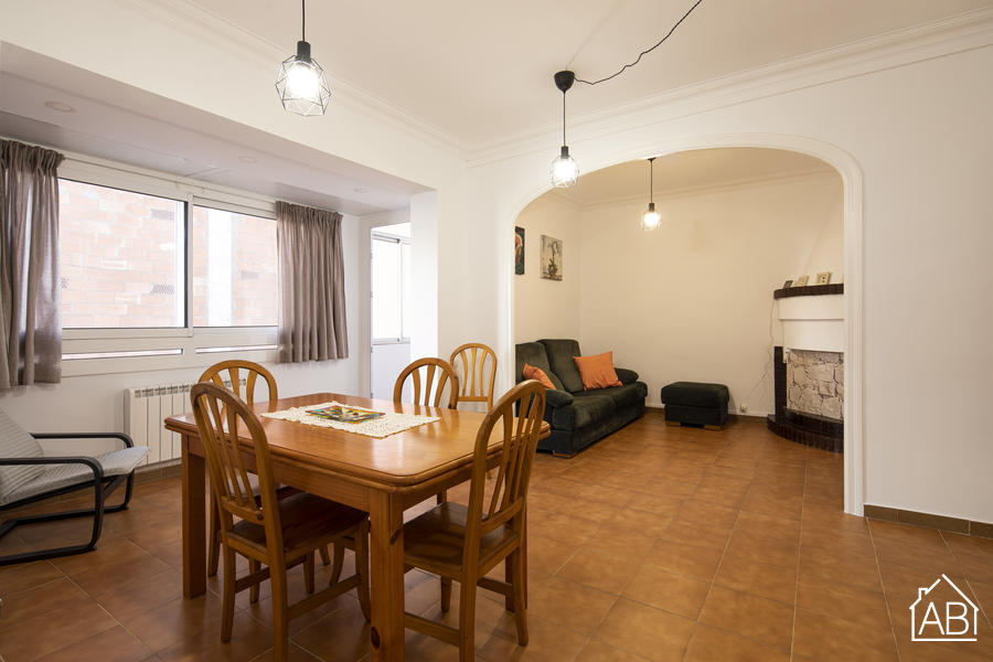 AB Paralel Plaza España - 3 Bedroom Apartment for up to 6 People near MontjuïcAB Apartment Barcelona - 